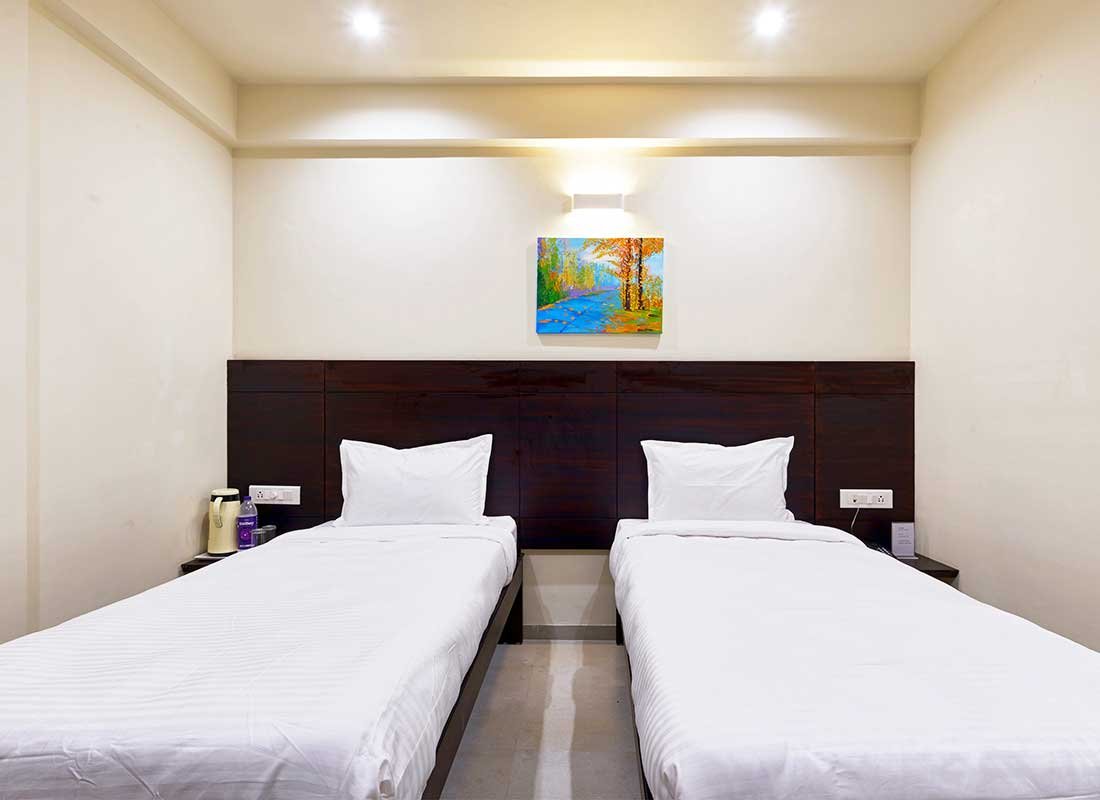 Executive Twin Bed AC Room near Mahalaxmi Temple in Kolhapur