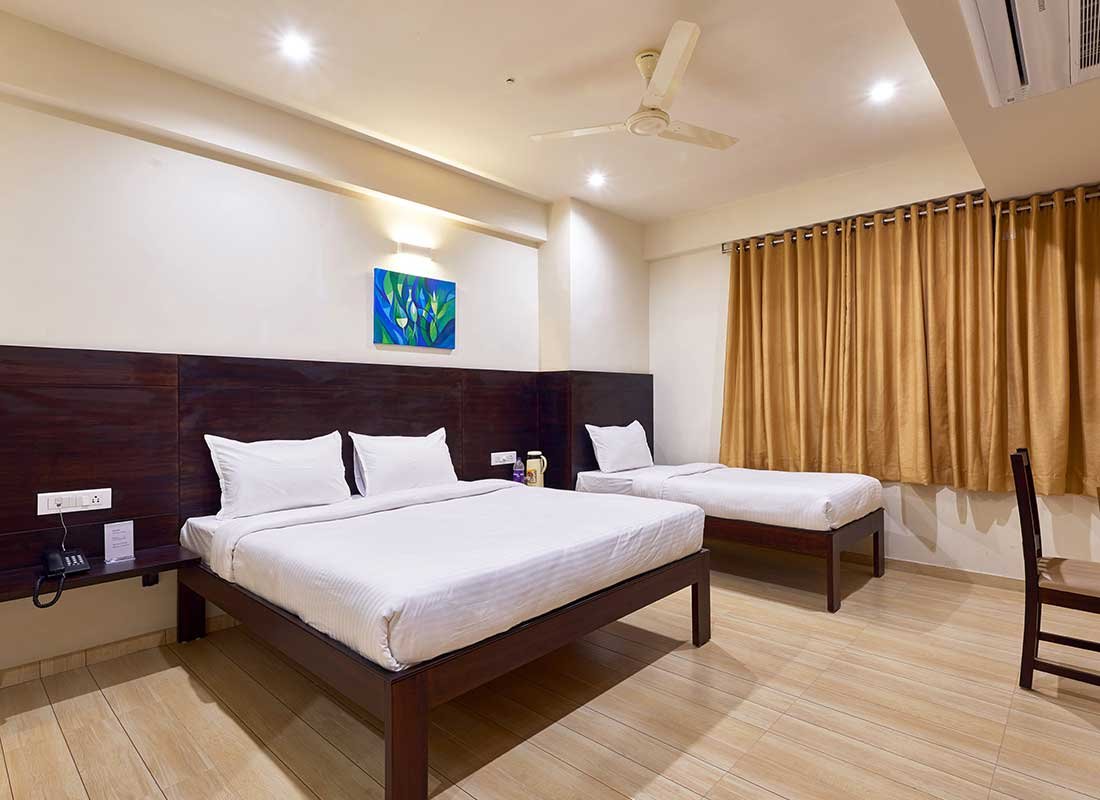 Triple Bed AC Room near Mahalaxmi Temple Kolhapur